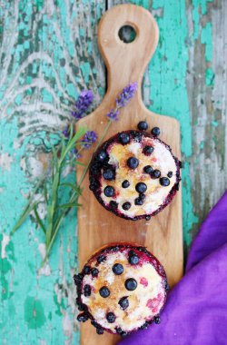 Yaban mersini ve lavanta ile pasta