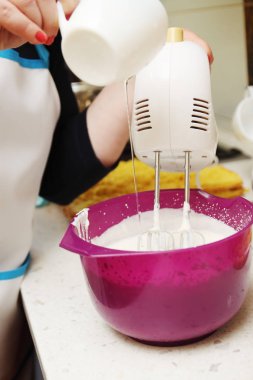 jelatin krem şanti ile dökme el