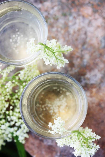 Elder Brew Elder Flowers Glass — стоковое фото