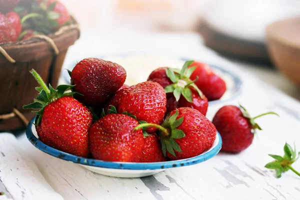 Fresh Home Grown Organic Strawberries Bowl — Stock Photo, Image