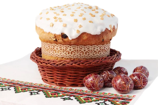 白で隔離の卵イースター ケーキ — ストック写真
