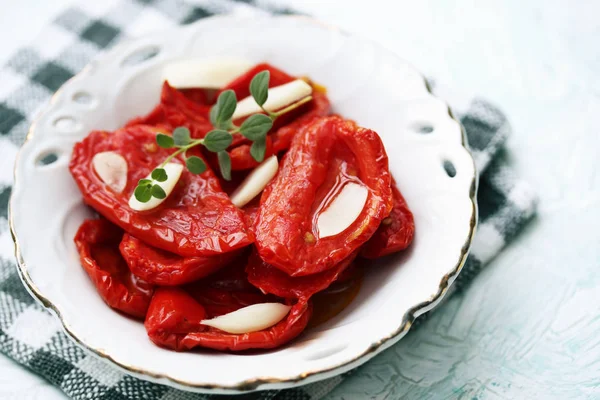 Pomodori Secchi Con Aglio Erbe Aromatiche — Foto Stock