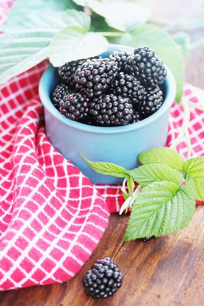 Fresh Big Juicy Blackberries Bowl — Stock Photo, Image