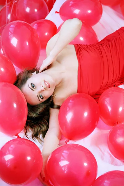 Piękna Kobieta Długowłosy Duże Czerwone Balony — Zdjęcie stockowe