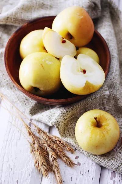 Manzanas Escabeche Del Barril Con Espiguillas Centeno —  Fotos de Stock