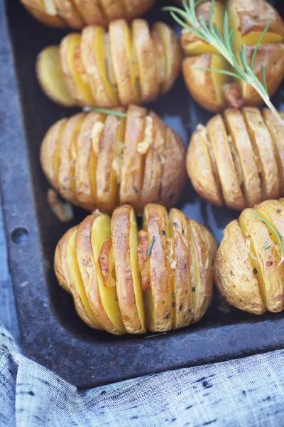 Pastırma Biberiye Ile Dilimlenmiş Patates — Stok fotoğraf