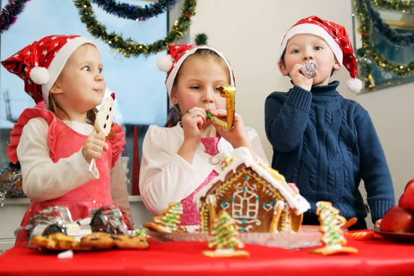 Funny Kids Pipes Gingerbread House — Stock Photo, Image