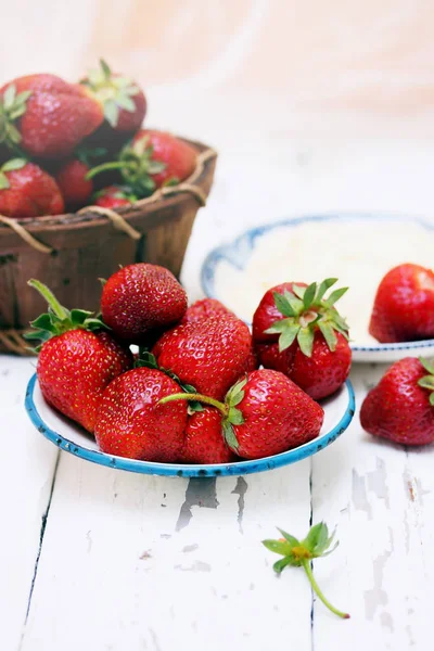 Fresh Home Grown Organic Strawberries Bowl — Stock Photo, Image