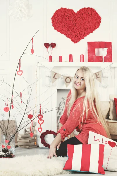 Rubio Pelo Largo Decorado Corazones Árbol San Valentín Día — Foto de Stock