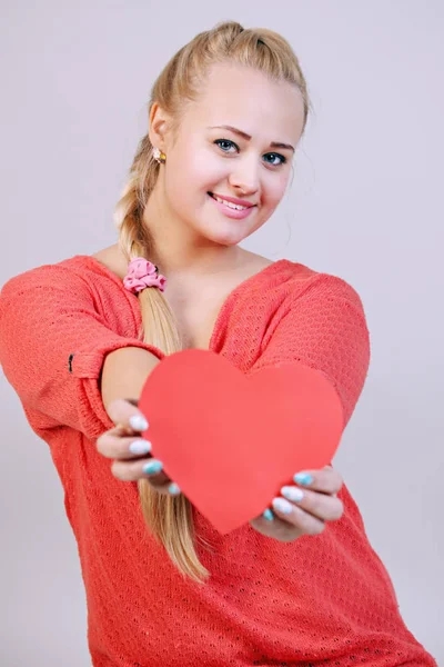 Young Beautiful Blonde Woman Holding Heart — Stock Photo, Image