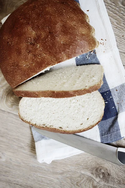 Свежий Домашний Хлеб Белом Полотенце — стоковое фото