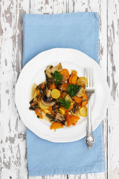 Guisado Vegetal Com Cogumelos Cebolas Cenouras — Fotografia de Stock