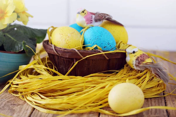 Wielkanoc Martwa Odcieniach Żółtego Gniazdo Jajami — Zdjęcie stockowe