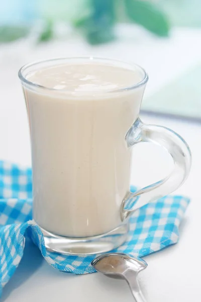 Ряженка Стеклянной Кружке Питательный Молочный Завтрак — стоковое фото