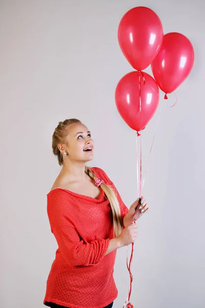 Balon Tutan Genç Güzel Sarışın Kadın — Stok fotoğraf