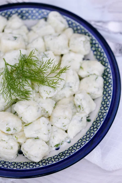 Leniwe Pierogi Serem Koperkiem — Zdjęcie stockowe