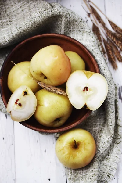 Manzanas Escabeche Del Barril Con Espiguillas Centeno —  Fotos de Stock