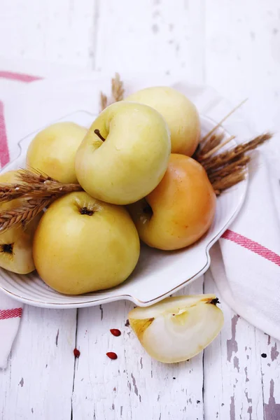 Pommes Marinées Tonneau Avec Des Épillets Seigle — Photo