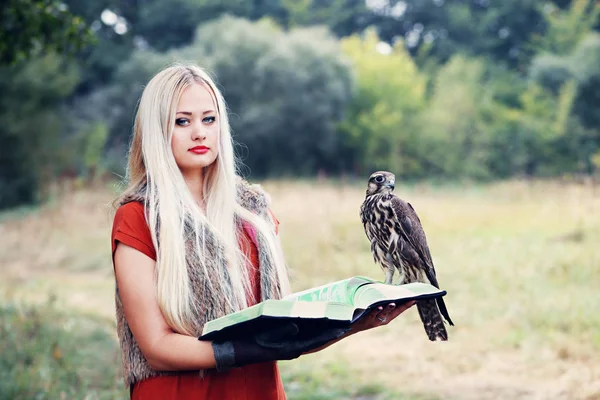 Woman Reading Book Together Falcon — Stock Photo, Image