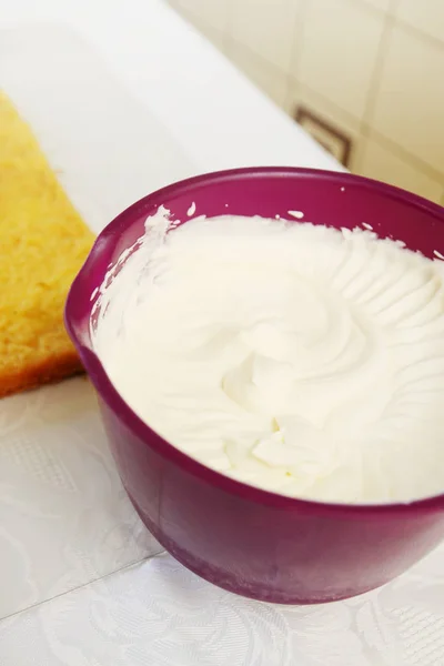 Female Hand Whisk Cream Mixer — Stock Photo, Image