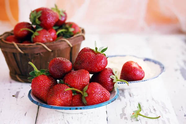 Fresh Home Grown Organic Strawberries Bowl — Stock Photo, Image