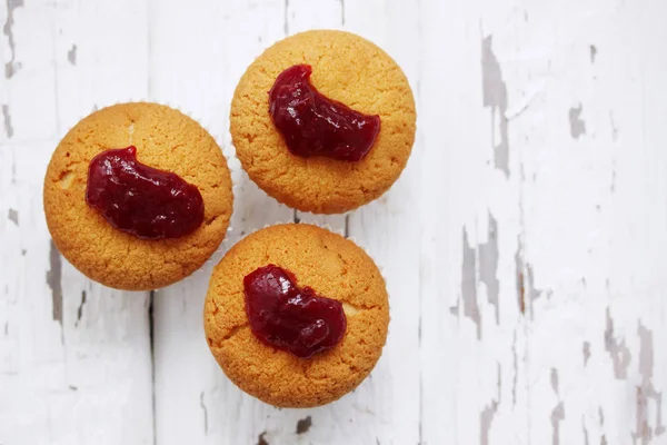 Muffins Roux Avec Confiture Canneberges Sur Table — Photo