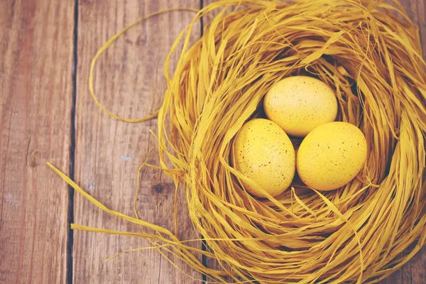 Osterstillleben Gelbtönen Nest Mit Eiern — Stockfoto