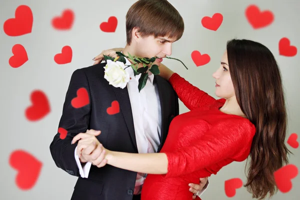 Junges Schönes Paar Tanzt Tango Mit Einer Rose — Stockfoto