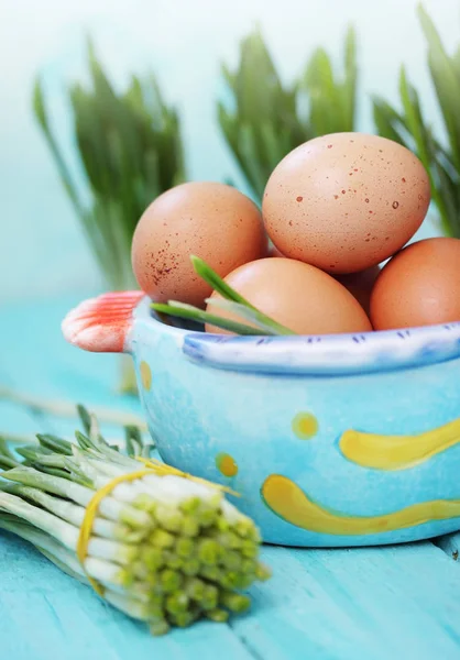 Büschel Von Ramson Und Gekochten Eiern Für Frühlingssalat — Stockfoto