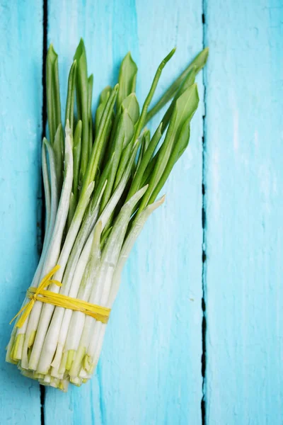 Büschel Von Ramson Und Gekochten Eiern Für Frühlingssalat — Stockfoto