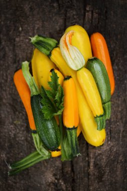 Ahşap bir arka planda kabak