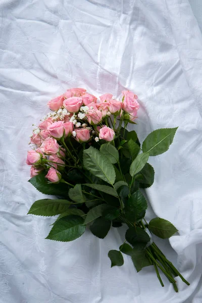 섬세 한 핑크 장미 꽃다발 — 스톡 사진
