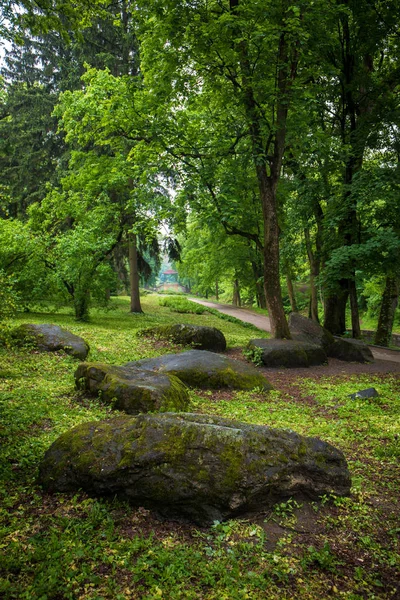 Big boulders of stones in the park — Stock Photo, Image