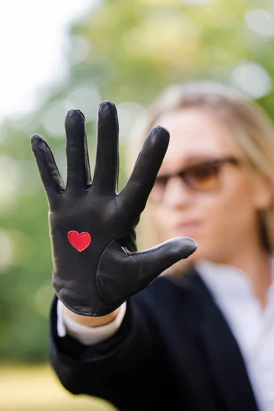 Červená rukavice srdce — Stock fotografie