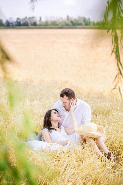Young Couple Have Rest Summer Field — Stock Photo, Image