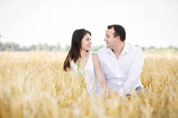 Young Couple Have Rest Summer Field — Stock Photo, Image