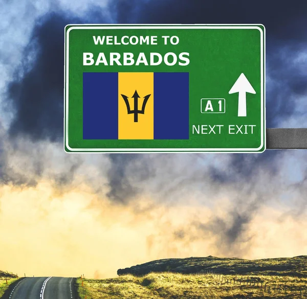 Znak Drogowy Barbados Przeciwko Jasne Błękitne Niebo — Zdjęcie stockowe