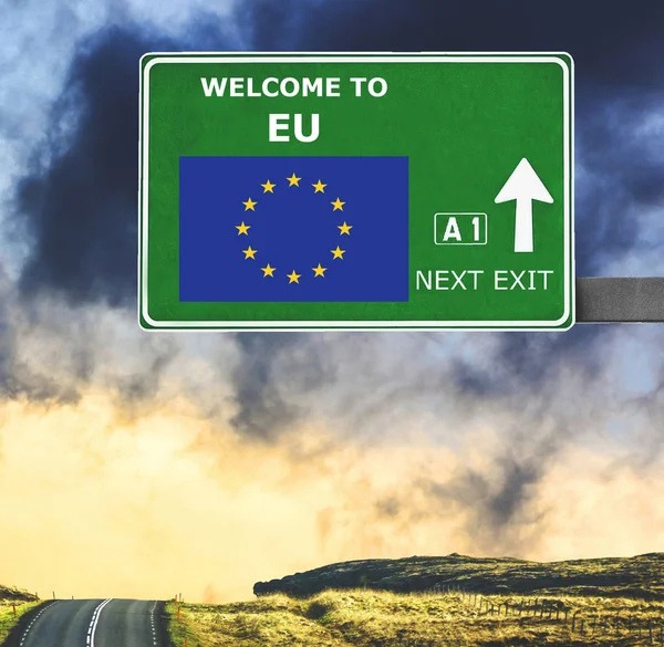 Europese Unie Verkeersbord Tegen Duidelijke Blauwe Hemel — Stockfoto