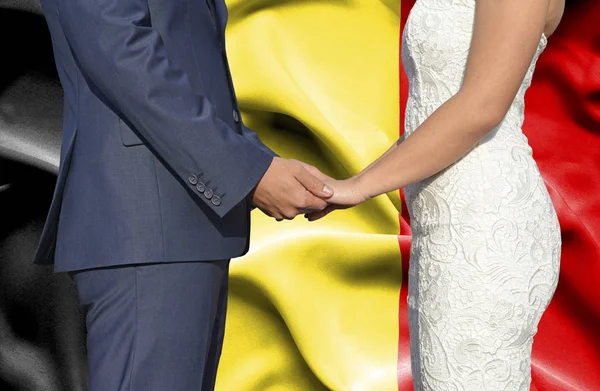 Karı Koca Elele Kavramsal Evlilik Belçika Fotoğrafı — Stok fotoğraf