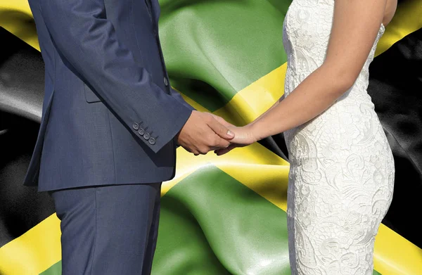 Σύζυγος Και Σύζυγος Κρατώντας Χέρια Εννοιολογική Φωτογραφία Γάμου Στην Τζαμάικα — Φωτογραφία Αρχείου