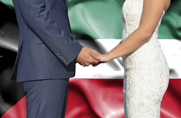 Чоловік Дружина Тримаючись Руки Концептуальні Фотографують Шлюбу Кувейті — стокове фото