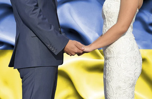 Σύζυγος Και Σύζυγος Κρατώντας Χέρια Εννοιολογική Φωτογραφία Γάμου Στην Ουκρανία — Φωτογραφία Αρχείου