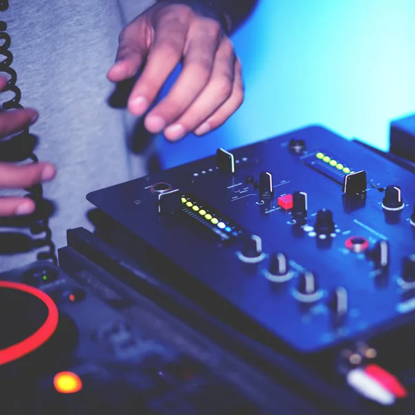 Tocando Música Clube Noturno Conceito — Fotografia de Stock