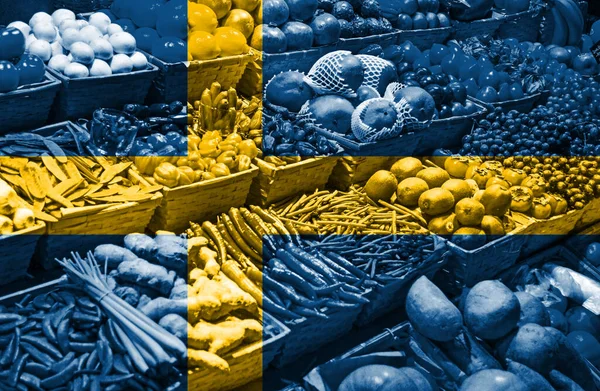 悬挂瑞典国旗的新鲜水果和蔬菜品种 — 图库照片