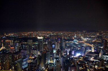 Üstten görünüm, gece şehir, Kuala Lumpur Malezya Menara kuleden. Panorama.