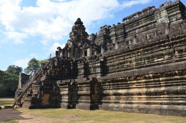 Bapuon Tapınağı Angkor, Kamboçya antik tapınak kompleksi. Yan görünüm