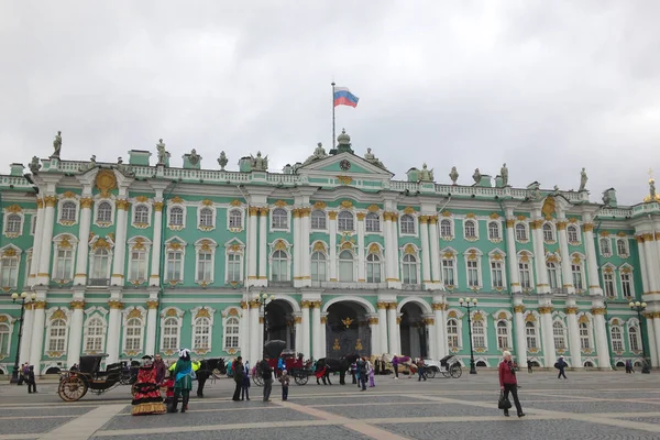 San Petersburgo Rusia Octubre 2014 Gente Descansa Camina Por Plaza — Foto de Stock