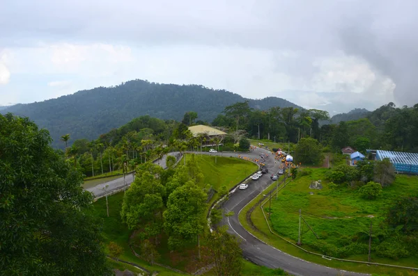 Vista Superior Desde Montaña Gunung Raya Sinuosa Carretera Asfaltada Isla —  Fotos de Stock