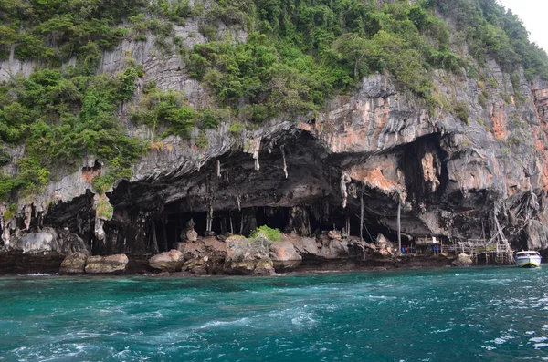 Caverna Viking nas Ilhas Phi Phi, Tailândia — Fotografia de Stock