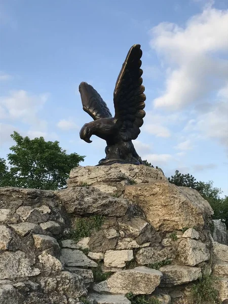 Estatua de un águila en Pyatigorsk, Rusia — Foto de Stock
